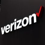 Verizon shares close lower on Monday, company to launch 5G smart phones with Samsung in the US next year