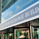 SSE Composite Falls 0.3% as Chinese Markets Tumble Amid Trade Uncertainty, Hang Seng Gains 0.4%