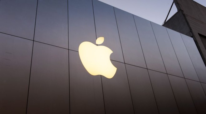 Apple Tokenized Shares Near Resistance Ahead of Earnings