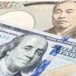 Dollar-Yen Retreats as Markets Lean Toward Diverging Fed and BoJ Paths