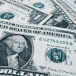 Dollar Heads for Weekly Loss Amid Geopolitical Strain