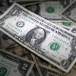Dollar Advances as Solid U.S. Data Cools Near-Term Fed Cut Expectations