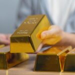 Gold Climbs Toward Record as Venezuela Turmoil Lifts Safe-Haven Demand