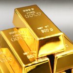 Gold Falls as Dollar Strengthens and Oil Surges: BNY