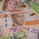 USD/SEK eases from 15-week high, cenbank meetings ahead