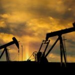 Oil Jumps, Stocks Slide Amid Trump-Iran Tensions