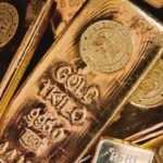 Gold Struggles for Direction as Oil and Dollar Rise