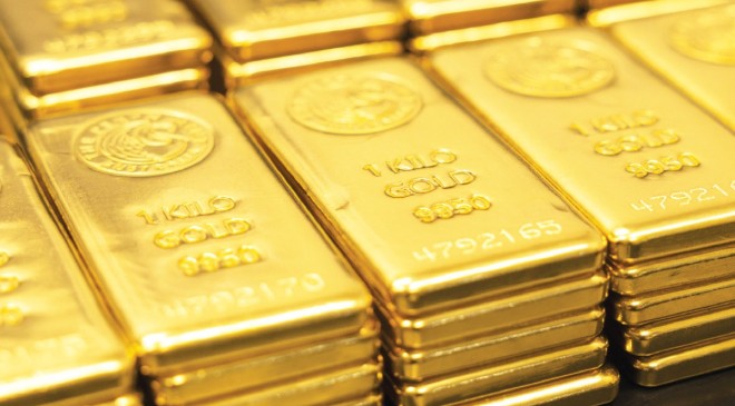 Gold Pauses Near $4,600 as Strong Dollar Checks Rally