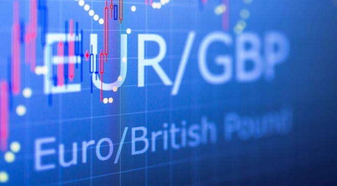 Euro Eases as Markets Brace for BoE, Eurozone Data