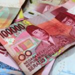 Rupiah Slips as Oil Rally Hits Indonesia Outlook