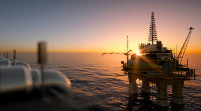 Brent Slips Below $90 as Distillate Supply Tightens