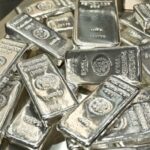 Silver Rises as Mideast Risks Stoke Inflation Fears