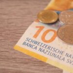 Dollar Rises vs Swiss Franc on Tensions, Soft Data
