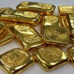 Gold Retreats From Peak as Dollar Strengthens on Fed Outlook