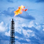 Natural gas falls amid mild weather forecasts